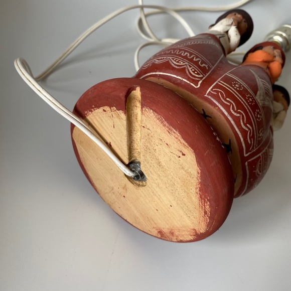 Vintage GOSSIPING CIRCLE PERUVIAN Folk Pottery Table Lamp - Picture 4 of 11